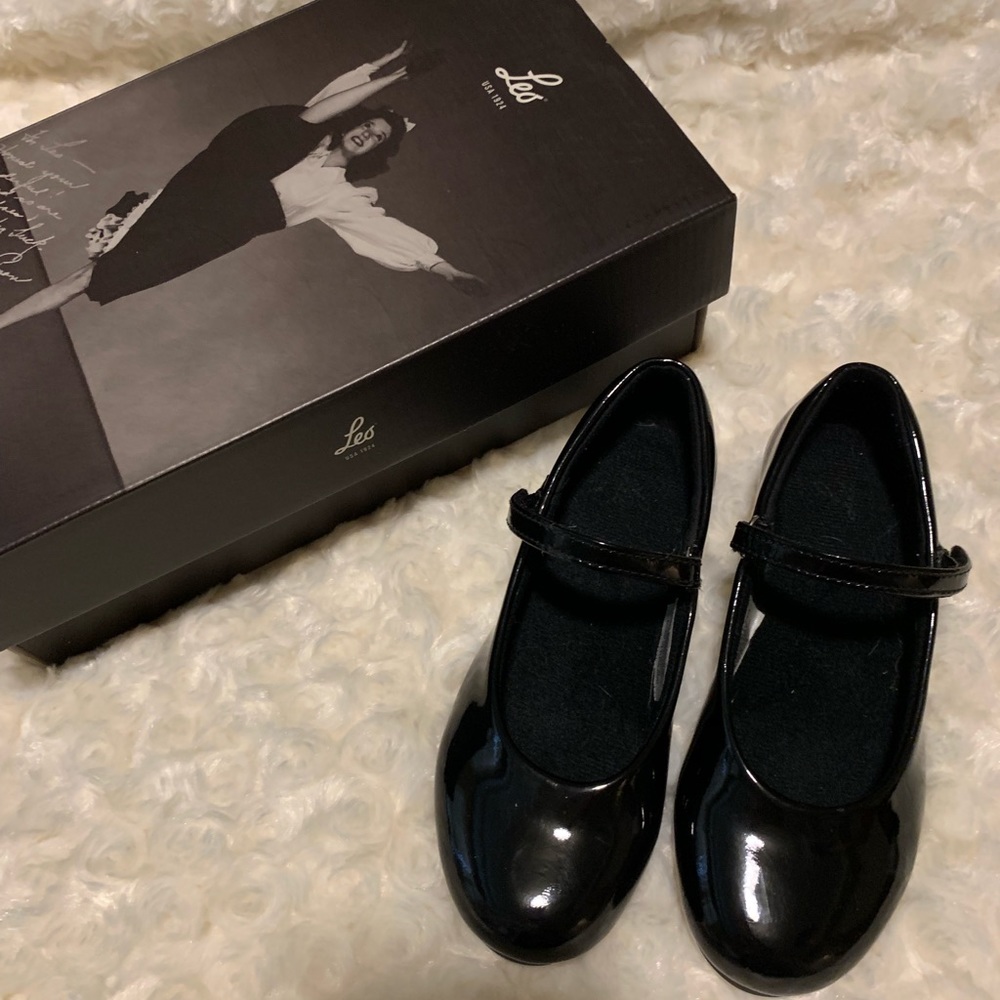 Little girls black tap shoes